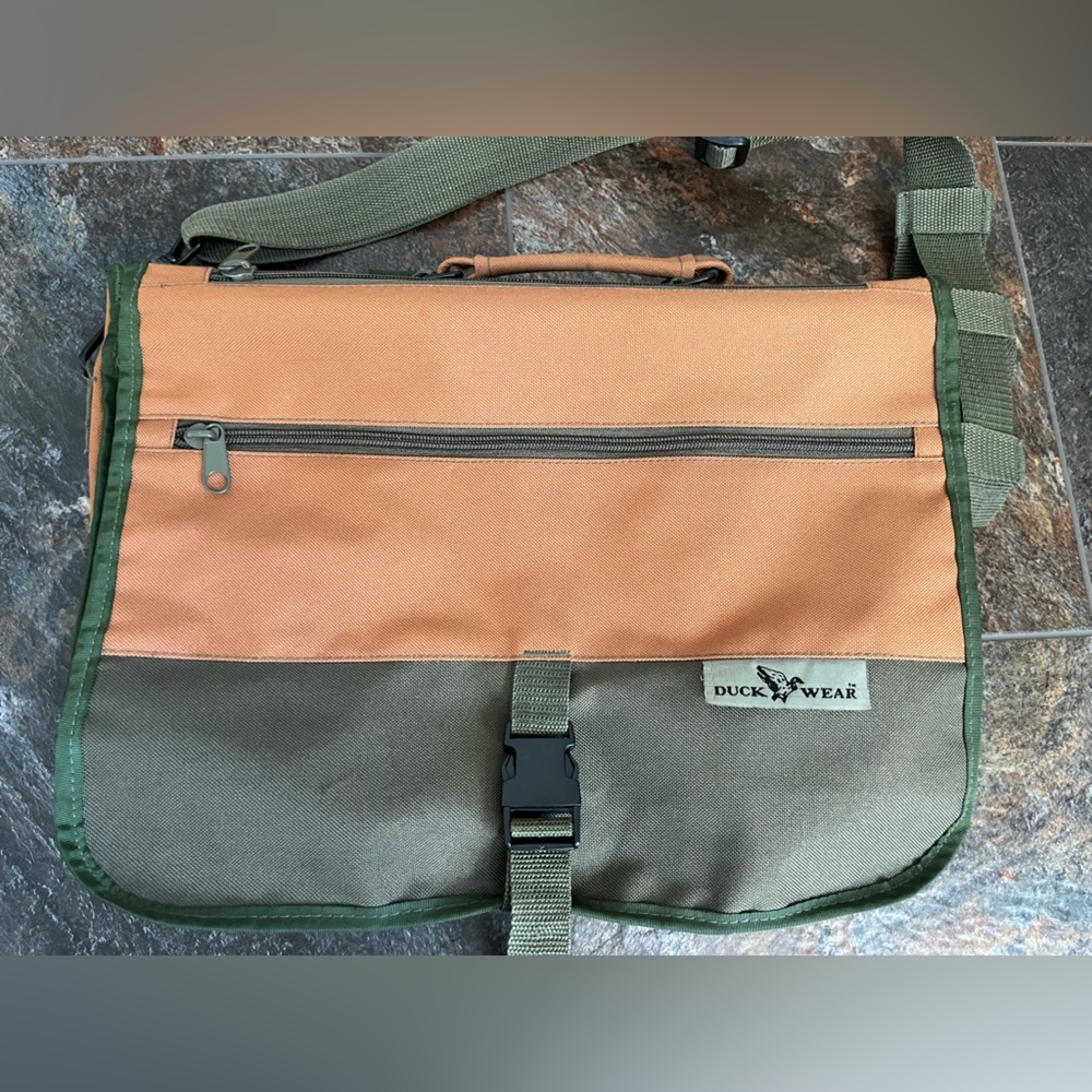 Duck Wear canvas messenger lap top bag adjustable should strap. Green & tan - Picture 3 of 15